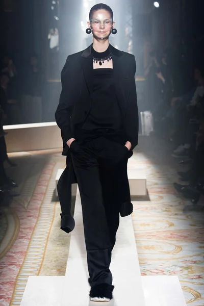 Look 35
